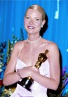 1998年，好莱坞公主格温妮斯•帕特罗（Gwyneth Paltrow）因《恋爱中的莎士比亚》(Shakespeare in Love )一举夺得奥斯卡最佳女主角殊荣时，佩戴由她挚爱父亲所送的海瑞温斯顿项链。